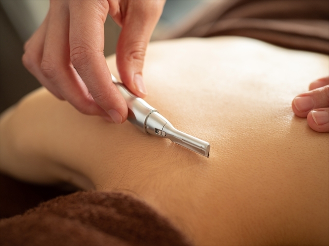 肌管理×脱毛サロンLunelle（ルネル）福岡天神のシェービング施術風景